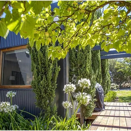 Thunderbird Retreat - Premium Luxury Accommodation Port Elliot Exterior photo
